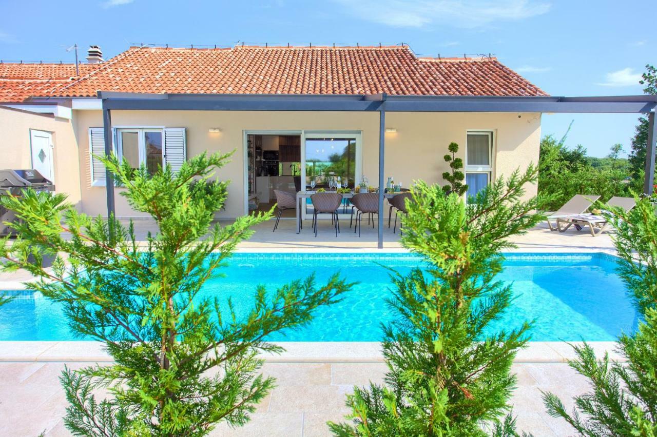 Holiday Home Elegant Vrh  Exterior foto